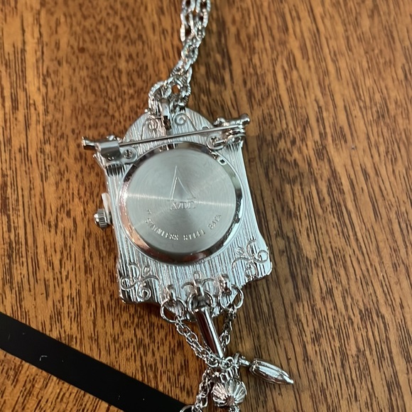NIB Avon Vintage Antique Style Clock Pin/Pendant - Picture 6 of 7